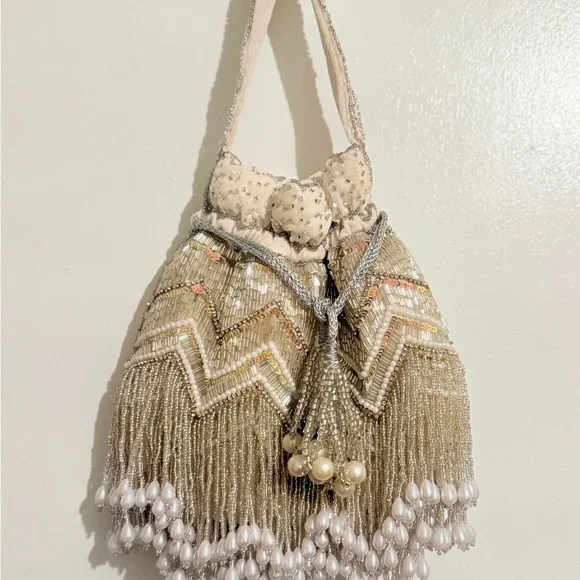 Indian Elegant velvet pearl and nalki Bead work Evening potli Bag - Picture 3 of 12